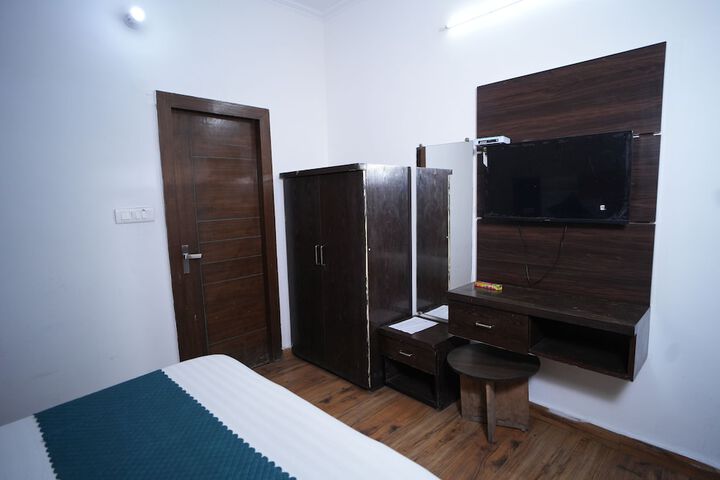 Room 34 of 43