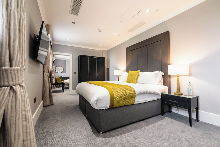 Room 40 of 122