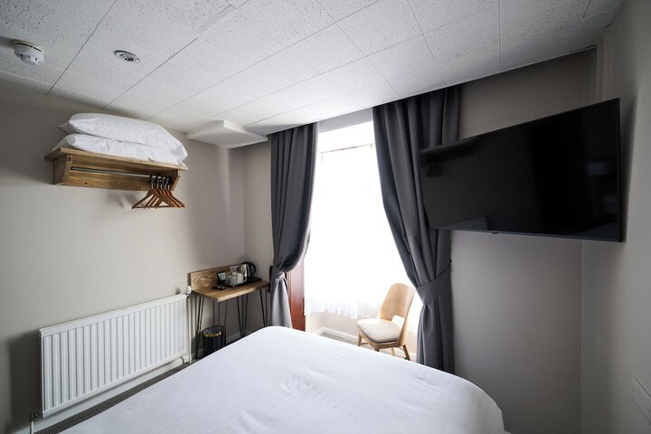 Room 17 of 32
