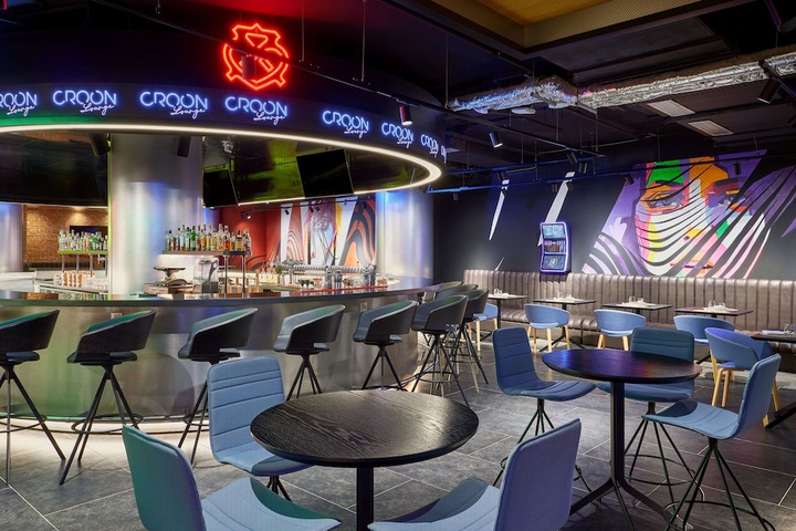 Lounge 77 of 102