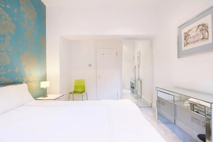Room 2 of 11