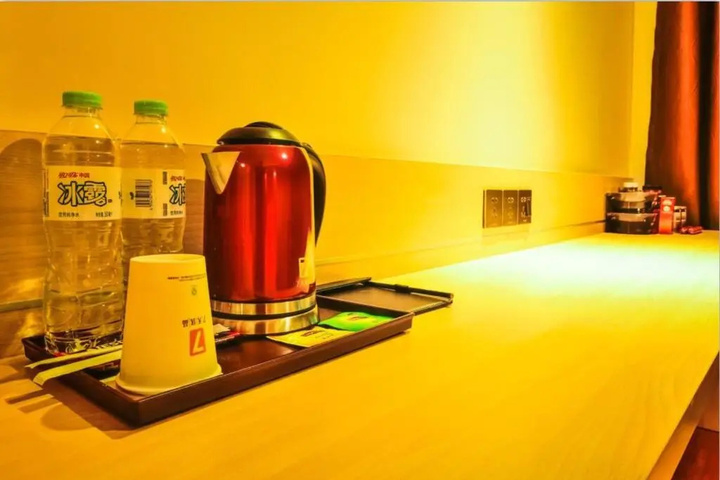 Room 4 of 12
