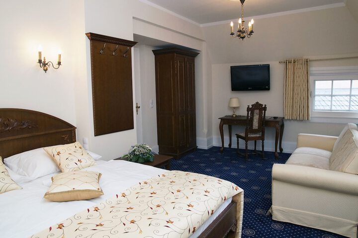 Room 10 of 114