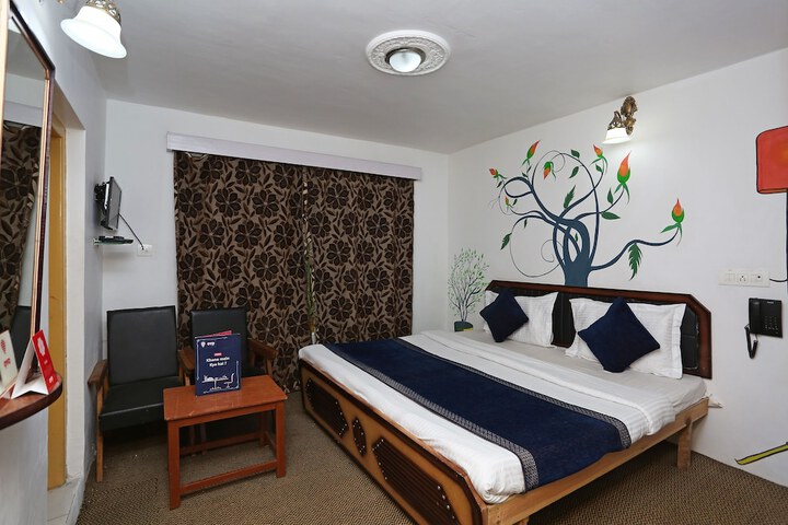 Room 12 of 16