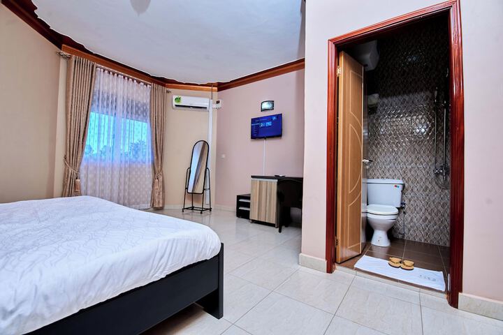 Room 9 of 16