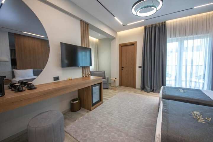 Room 15 of 93