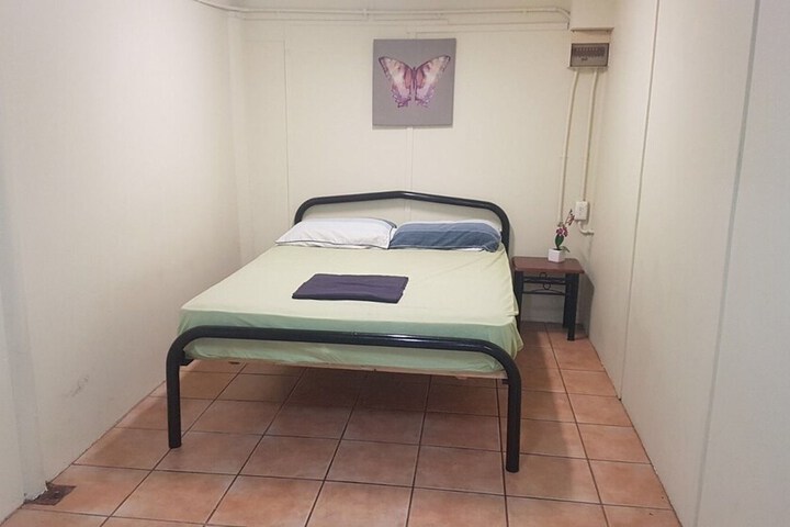 Room 9 of 38