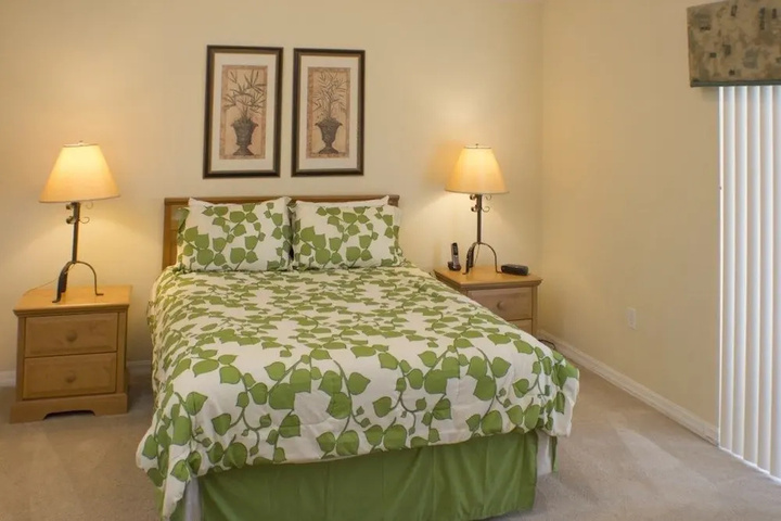 Room 4 of 18