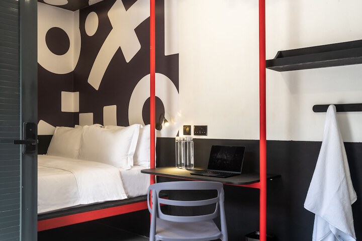 Room 4 of 27