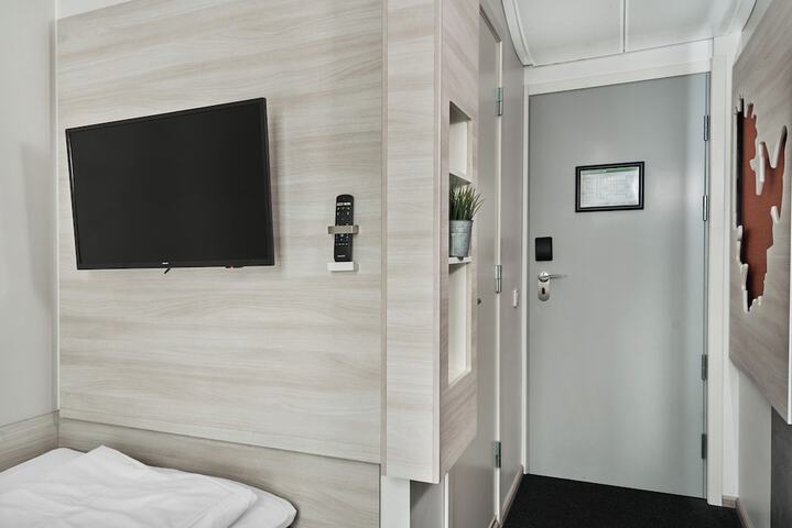 Room 6 of 34