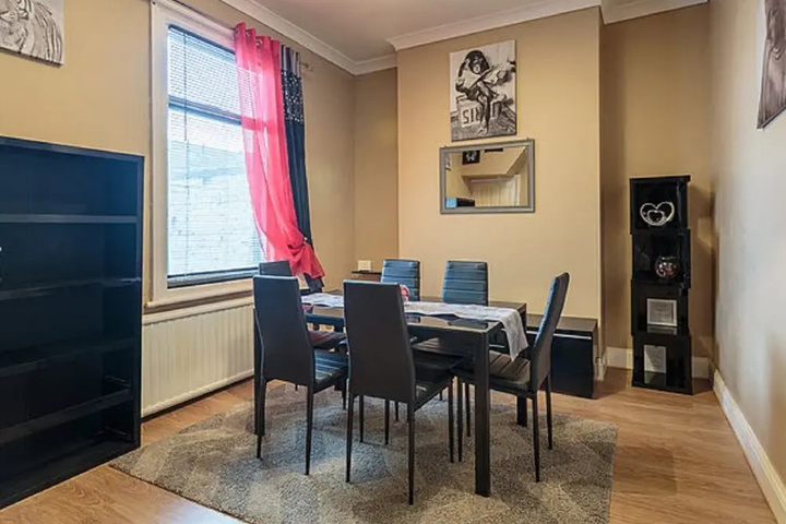Room 3 of 9
