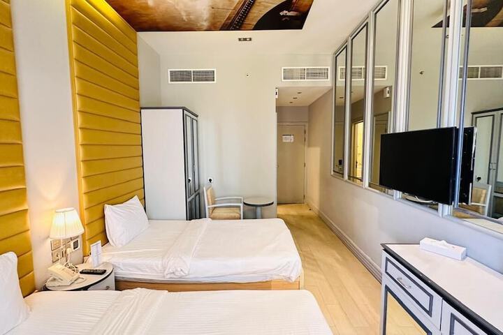 Room 10 of 16