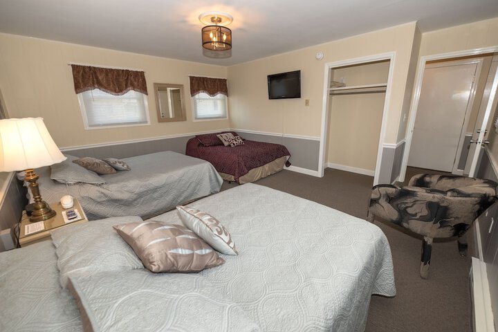 2 Double Beds (4 of 12)