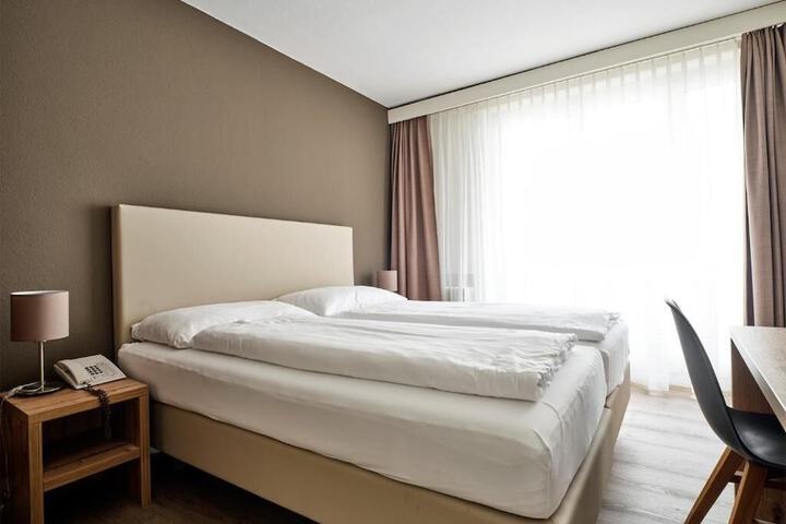 Room 4 of 41