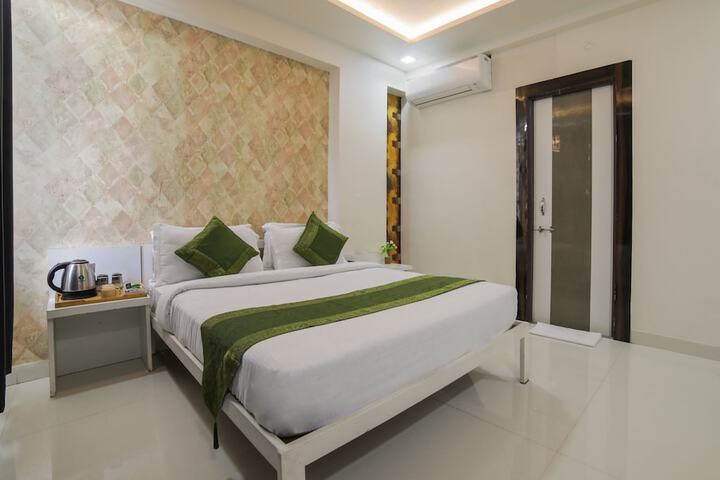 Room 6 of 24
