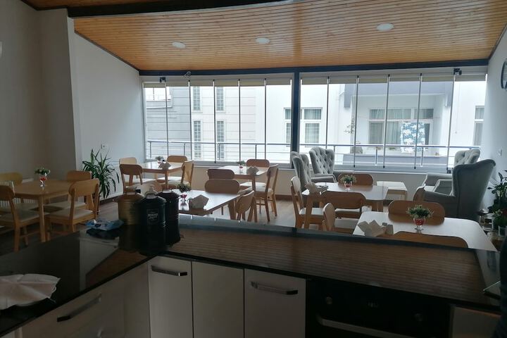 Dining 8 of 10