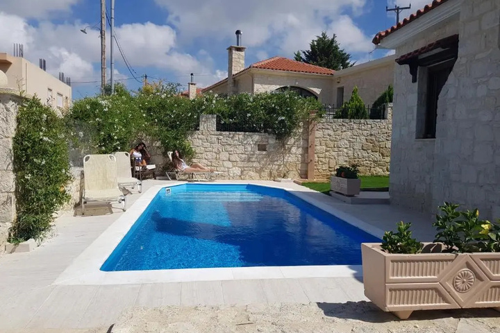 Pool 4 of 11