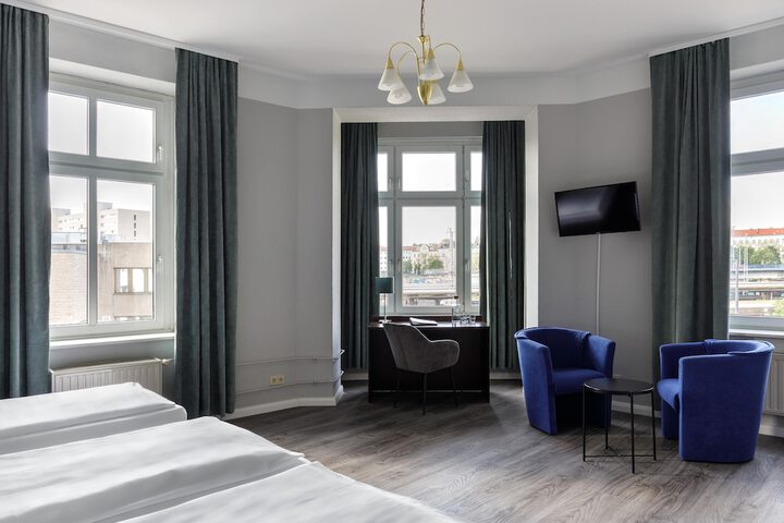 Room 8 of 25