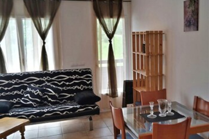 Room 6 of 10