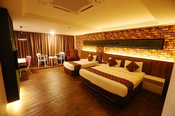 Room 6 of 36