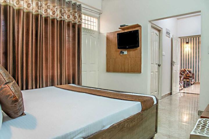 Room 6 of 32