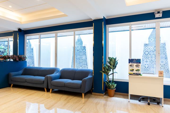 Entrance & Lobby