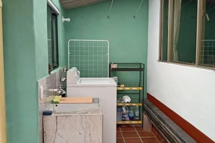 Room 7 of 14