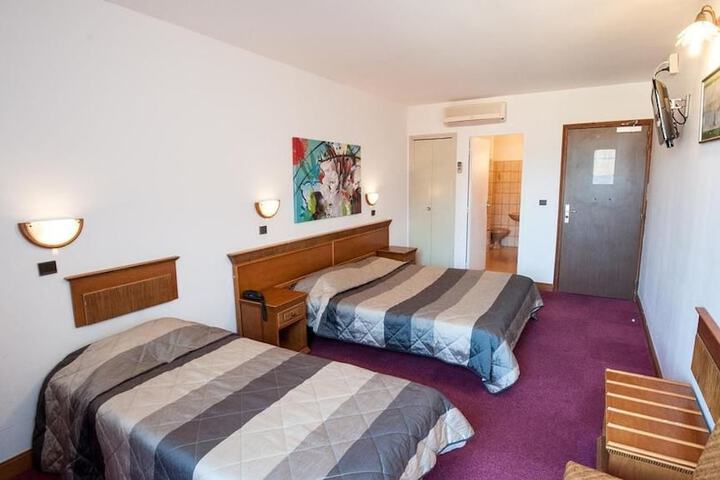 Room 9 of 37