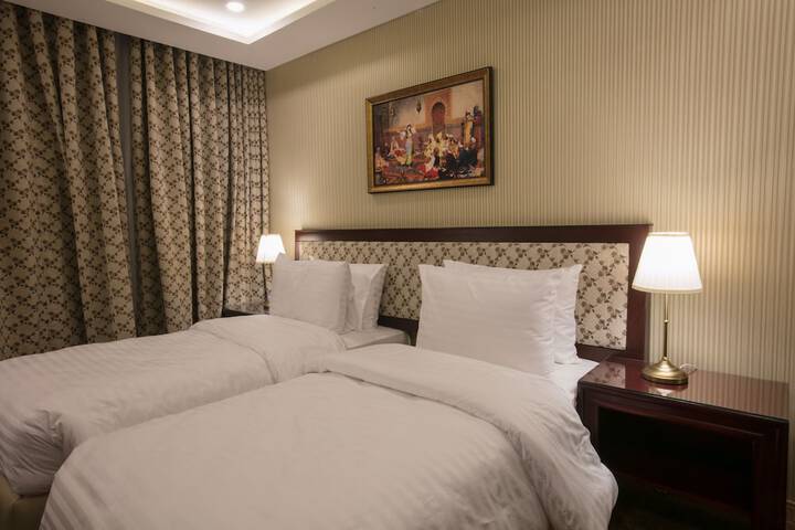 Room 12 of 40
