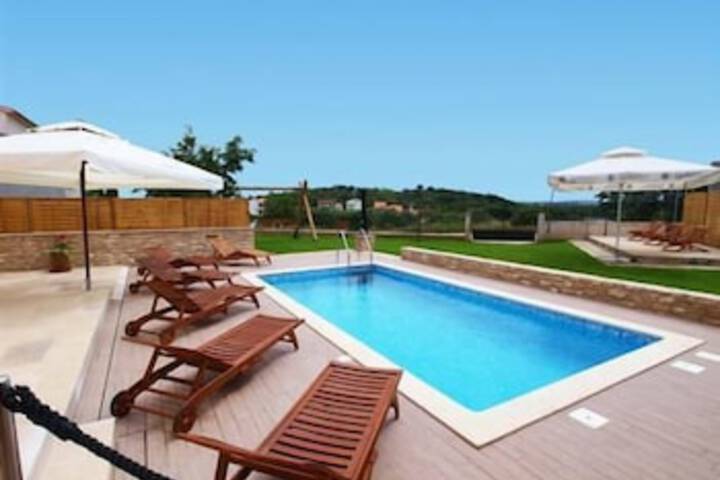Holiday House Stinjan Licardo