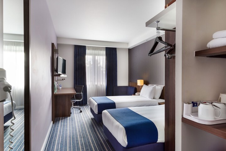 Room 10 of 51