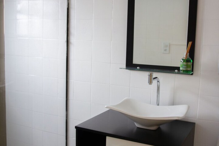 Room 4 of 105