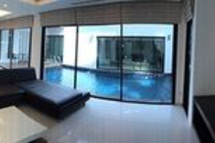 Room 33 of 35