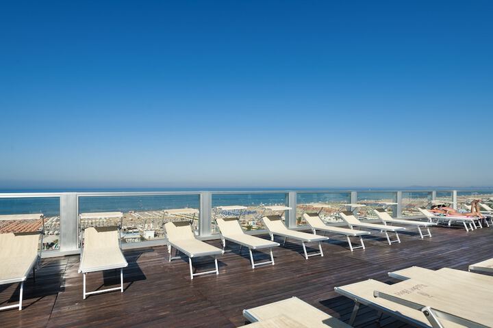Sundeck 31 of 31