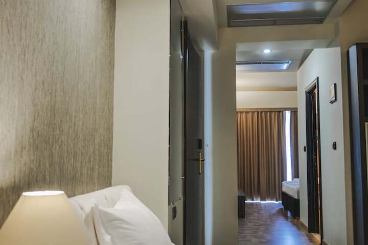 Room 7 of 167