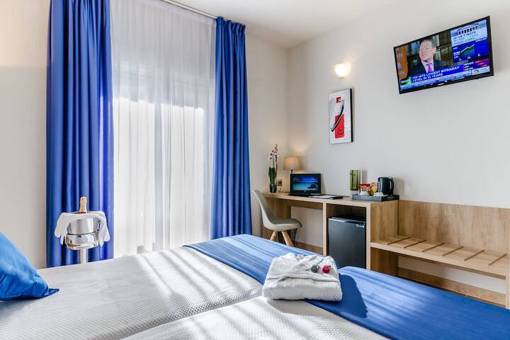 Room 12 of 34