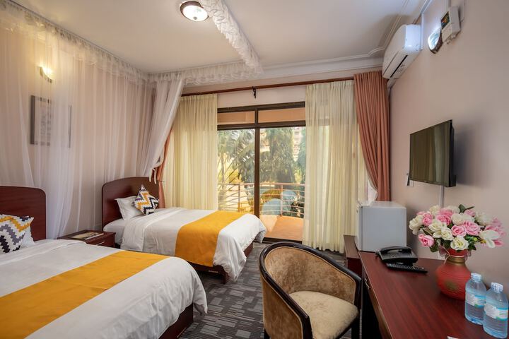 Room 8 of 27