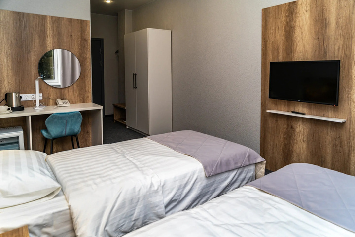 Room 5 of 8