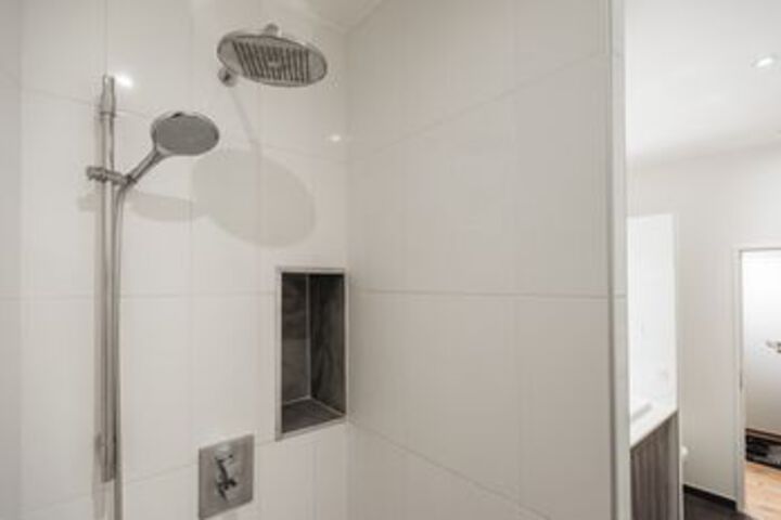 Room 2 of 18