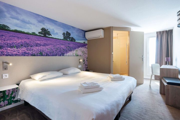 Room 9 of 39
