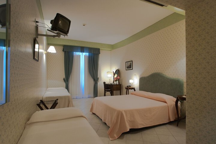 Room 5 of 69