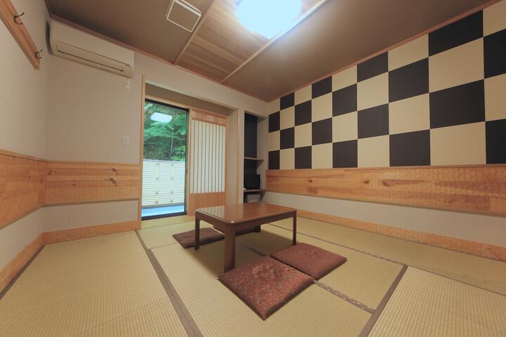Room 21 of 83