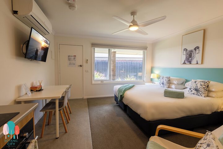 Room 11 of 100