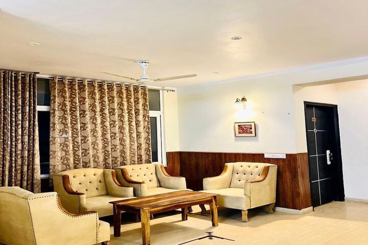 Hotel Interior 4 of 27