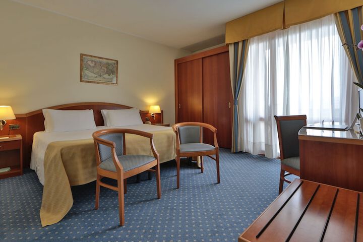 Room 30 of 77