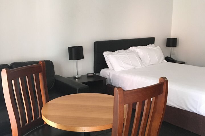 Room 3 of 32