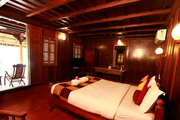 Room 3 of 38