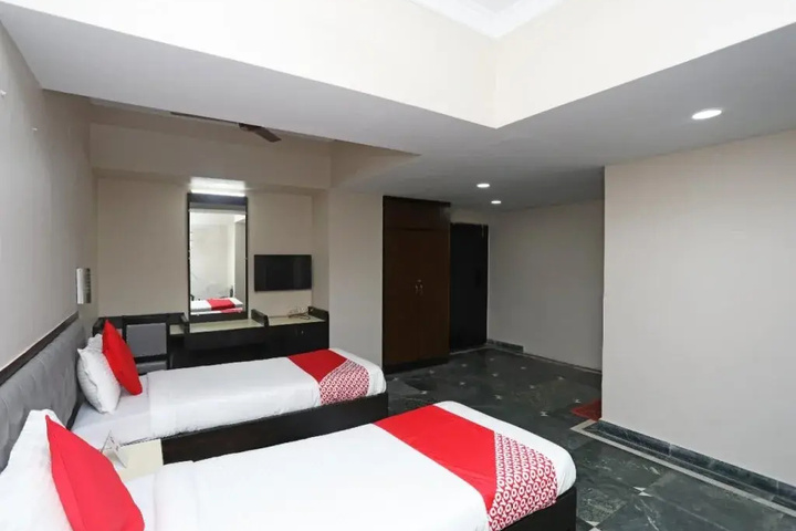 Room 4 of 10