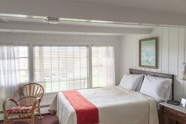 Room 2 of 43
