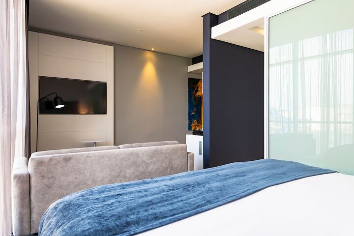 Room 12 of 40